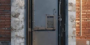 星月神防盗门网点服务热线分享+新房防盗门为何如此沉重？揭秘其背后的原因