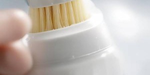 万和热水器电话24小时热线分享=奶瓶清洗与热水器：安全使用指南