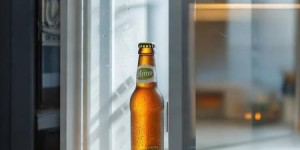 科慕冰箱全国预约服务专线传授_罐装啤酒冷藏储存技巧，冰箱保鲜更佳