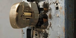 青稞智能锁售后电话号码普及+智能锁锁把松了维修方法详解