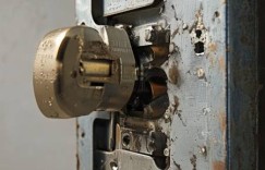 青稞智能锁售后电话号码普及+智能锁锁把松了维修方法详解