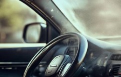 伊莱克斯空调24小时售后客服分享：空调关闭顺序：先关空调还是先关车？